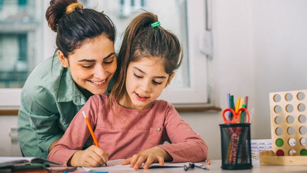 Parent aide enfant troubles apprentissage